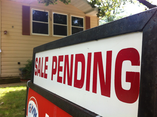 Photo of a real estate sign with sale pending
